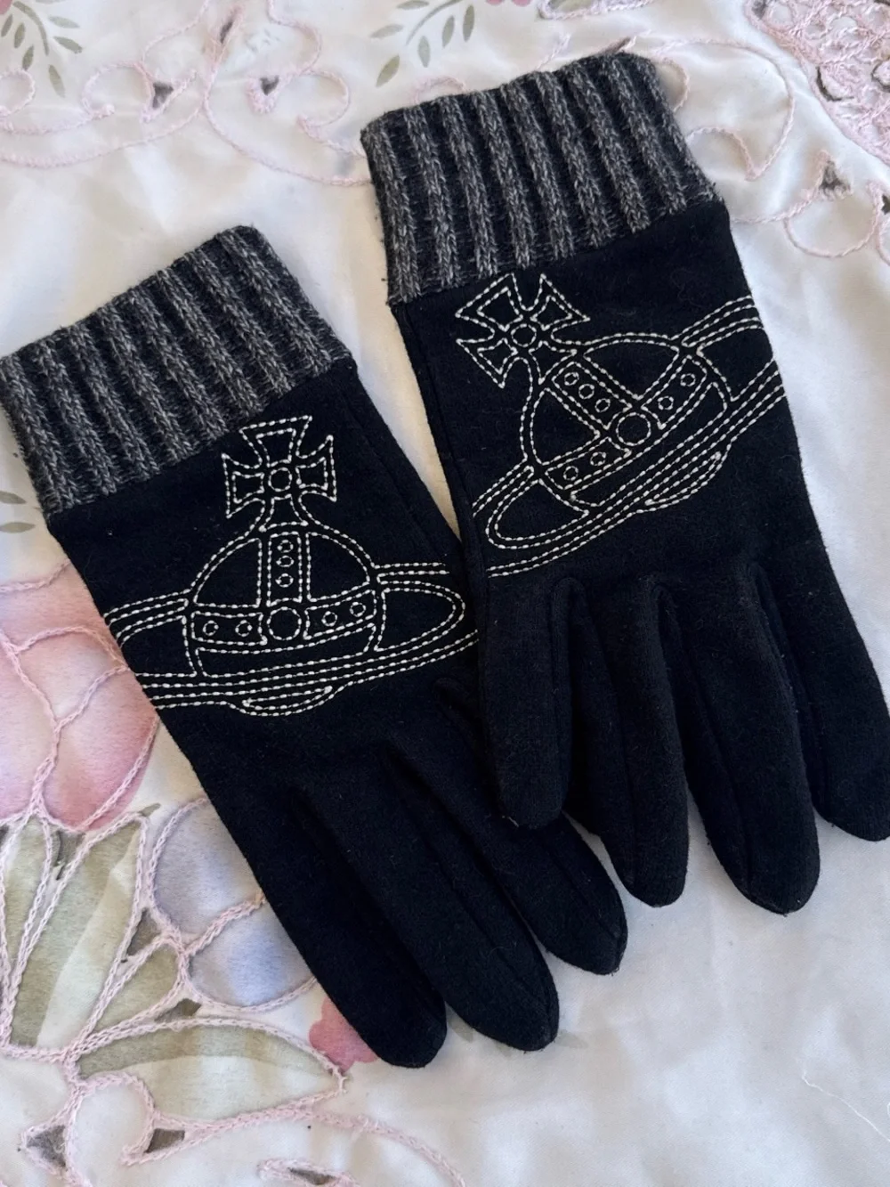 Y2K Vivienne Westwood Orb Embroidered Knit Gloves